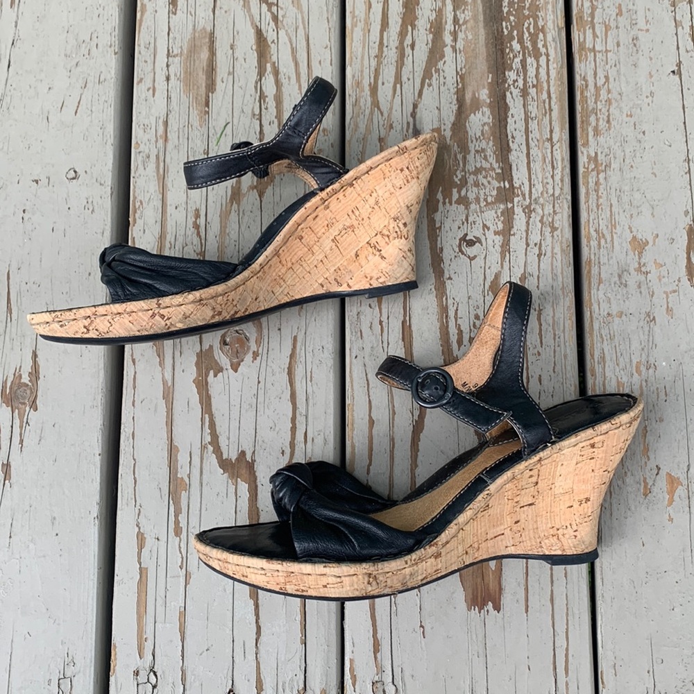 Black BORN sandal knotted wedge leather US9